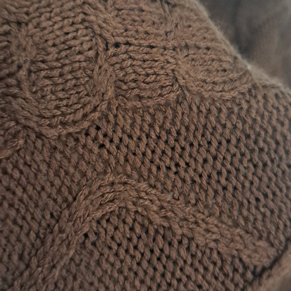 A sweater - Picture 5 of 10